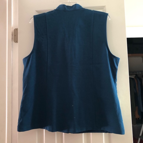 Chico’s Size 2 Vest and Size 2.5 Short Pants Weekends Teal Blue Outfit Set - Picture 11 of 12